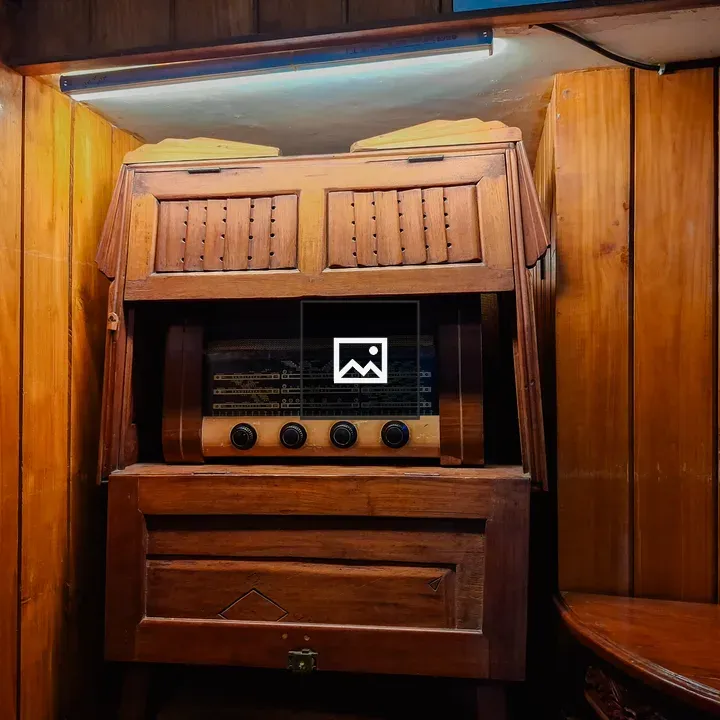 Old Radio Box