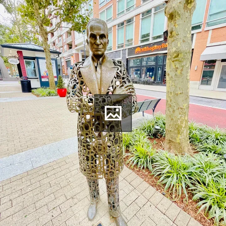 Statue of Henry Ford