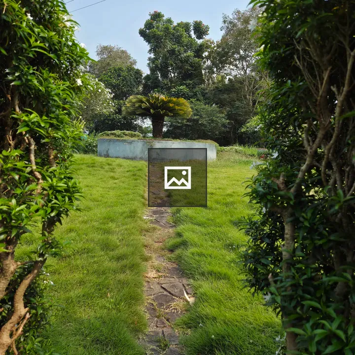 Garden with Circular Raised Bed