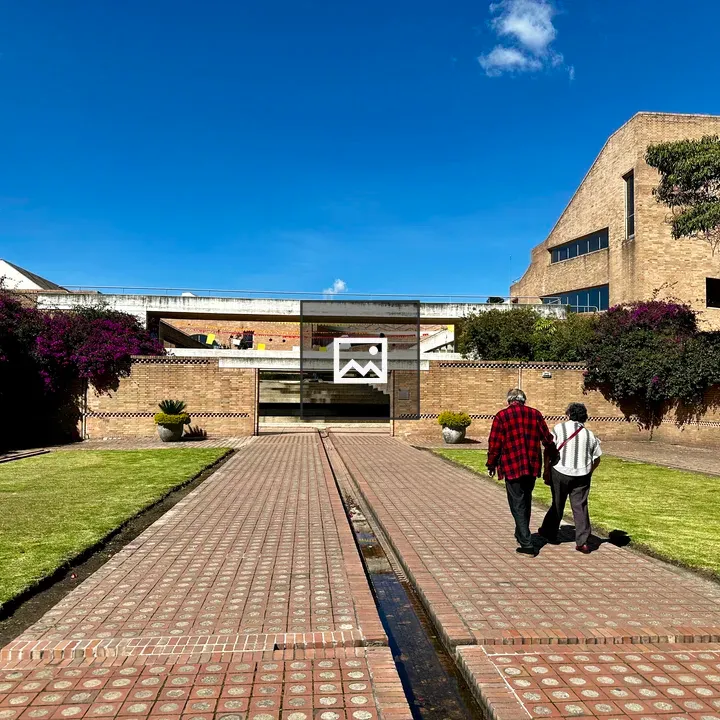 Elderly Couple at Virgilio Barco Library