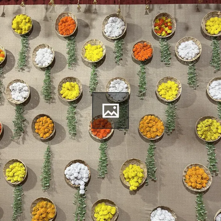 Decorative wall with circular baskets