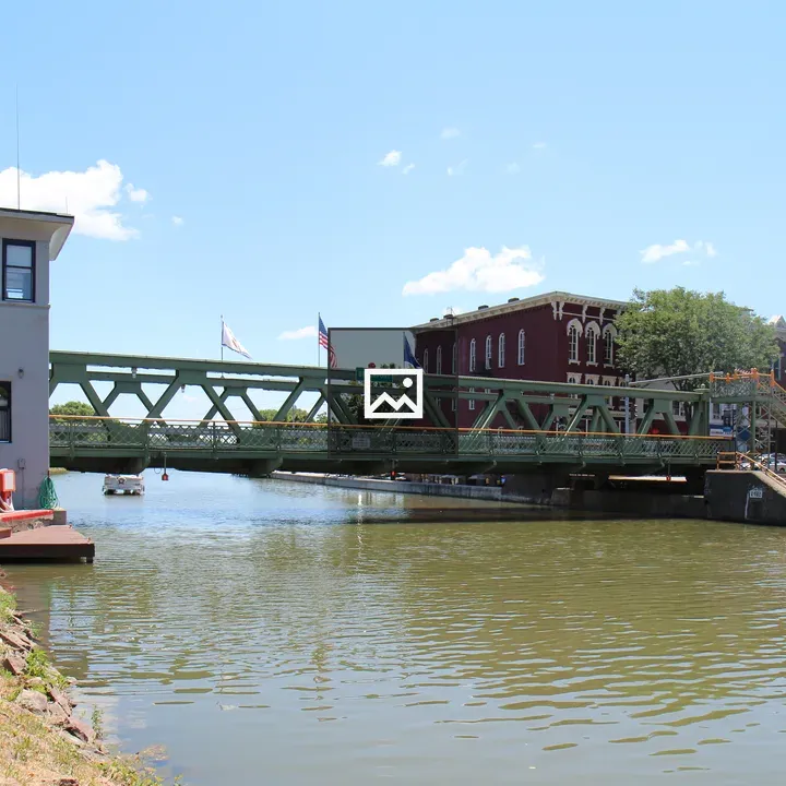 Canal lift bridge