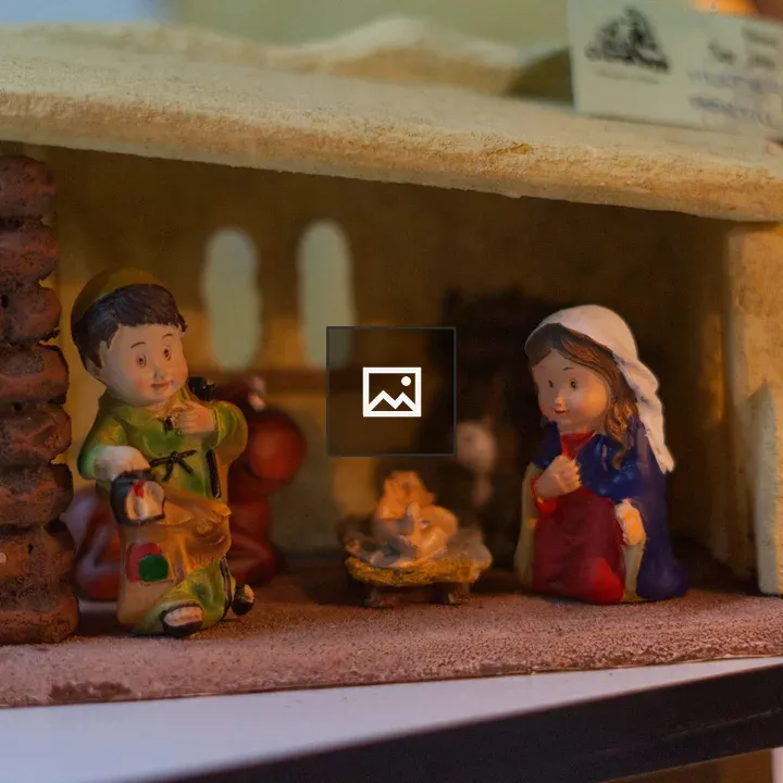 Nativity scene figurines