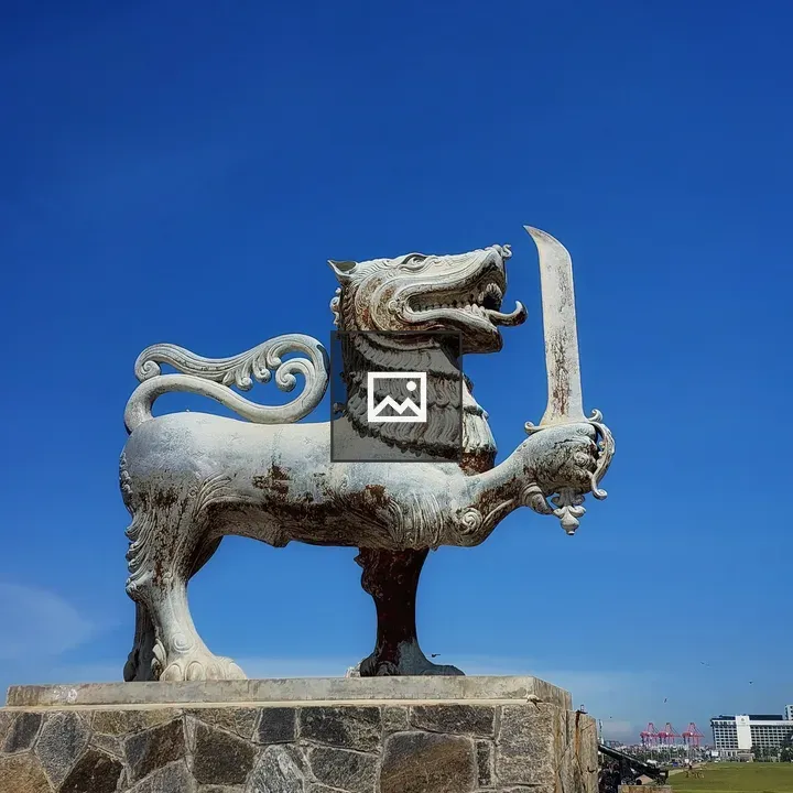 Lion statue with sword at Galle Face