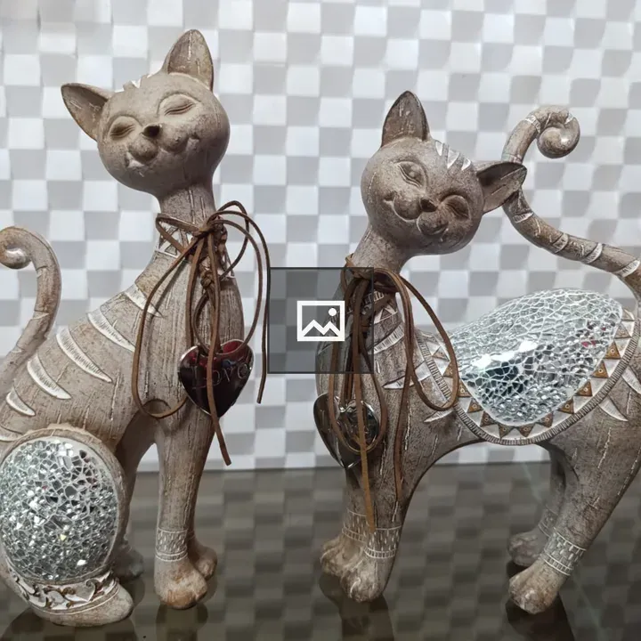 Cat sculptures with metallic collars