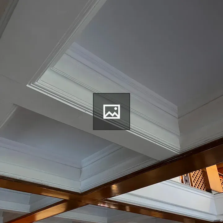 Indoor ceiling with decorative molding