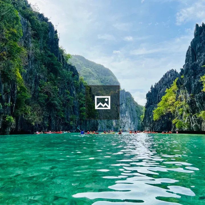 Turquoise Lagoon with Kayakers