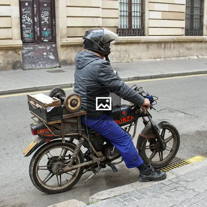 Traditional afilador on motorcycle