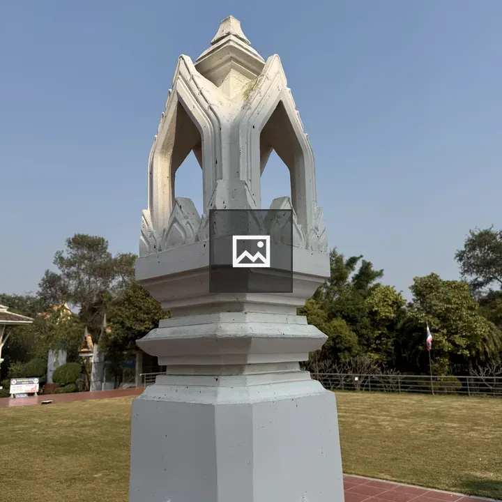 White decorative pillar
