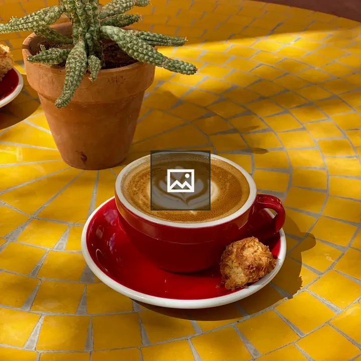 Cappuccino with Tulip Pattern