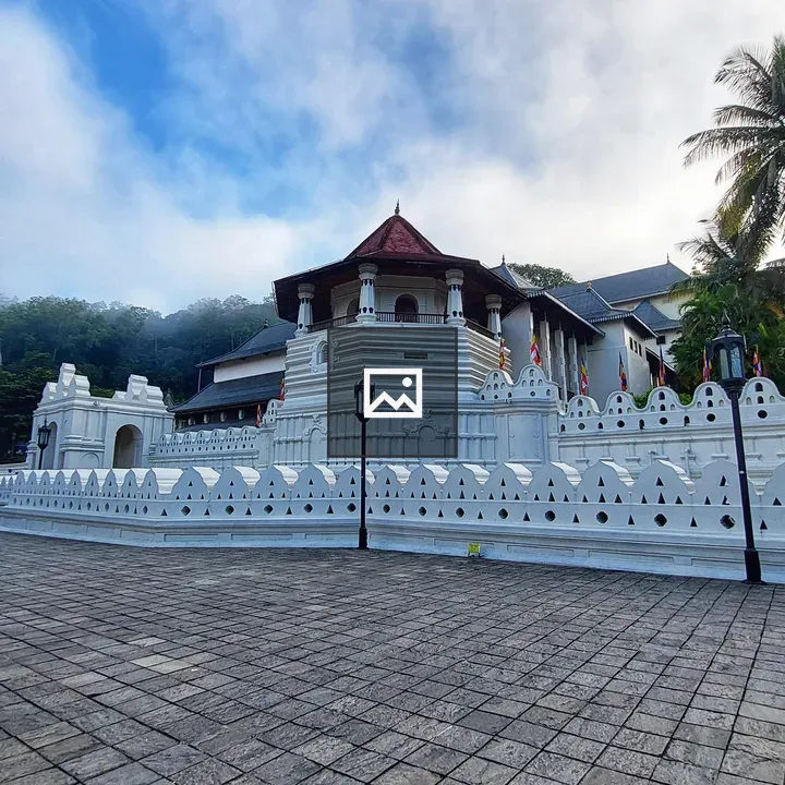 Paththirippuwa Temple Pavilion