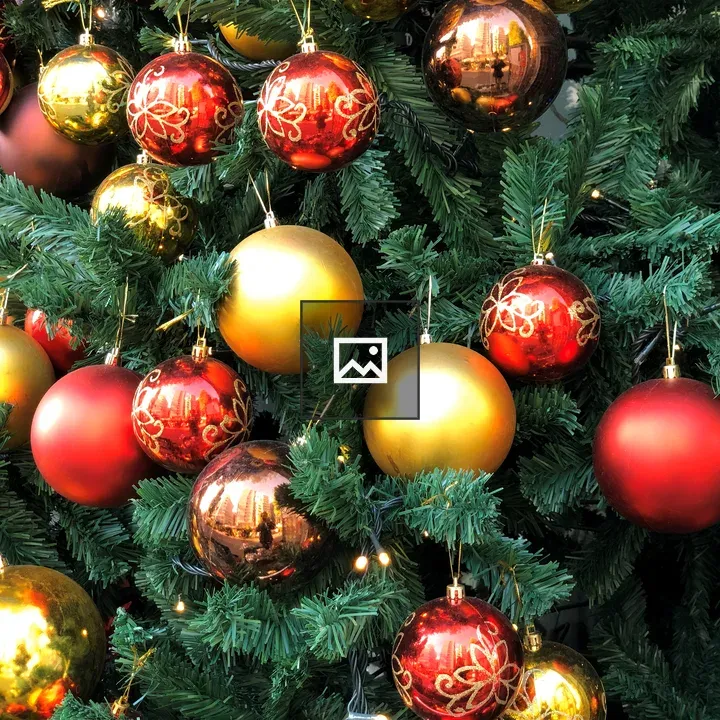 Christmas tree with gold and red ornaments