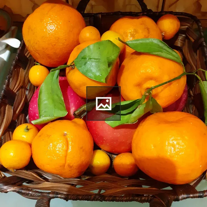 Fresh oranges and apples