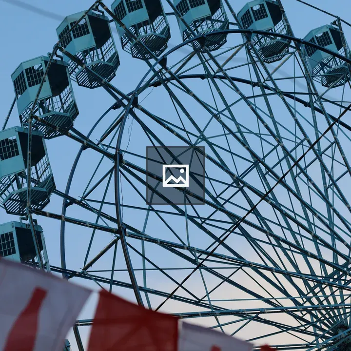 Ferris wheel with turquoise cabins