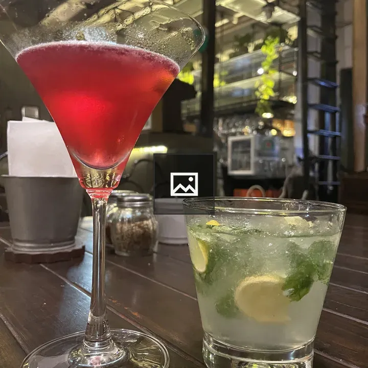 Mocktails and Table Setting
