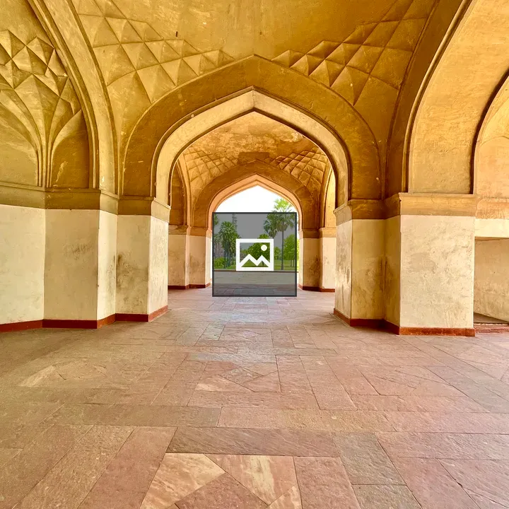 Marvellous walls of Akbar’s Tomb