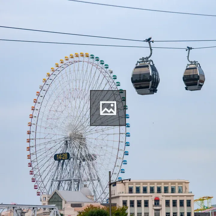Giant Ferris wheel at Yokohama Pier