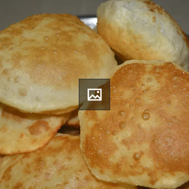 Poori bread dish