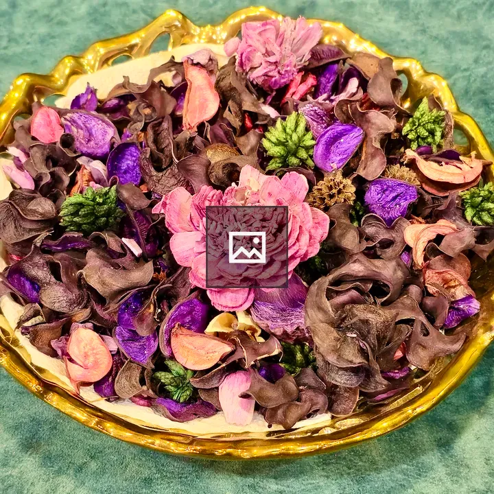 Decorative bowl with dried flowers