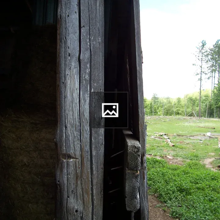 Barn post