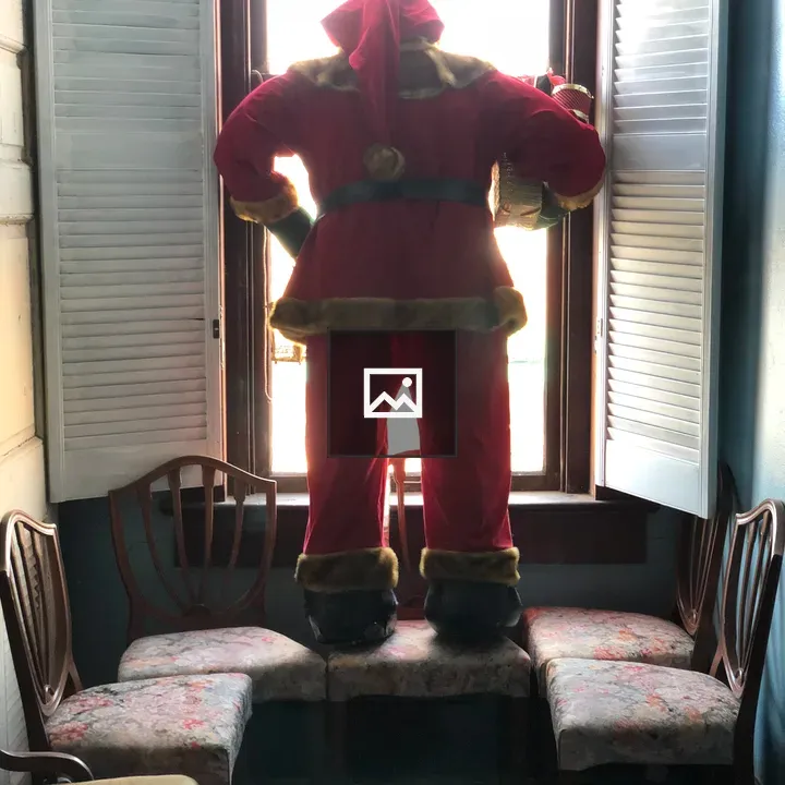 Peeping Claus