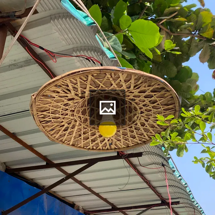 Woven straw lamp shade