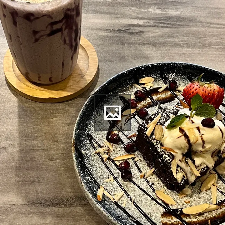 Dessert plate with chocolate cake