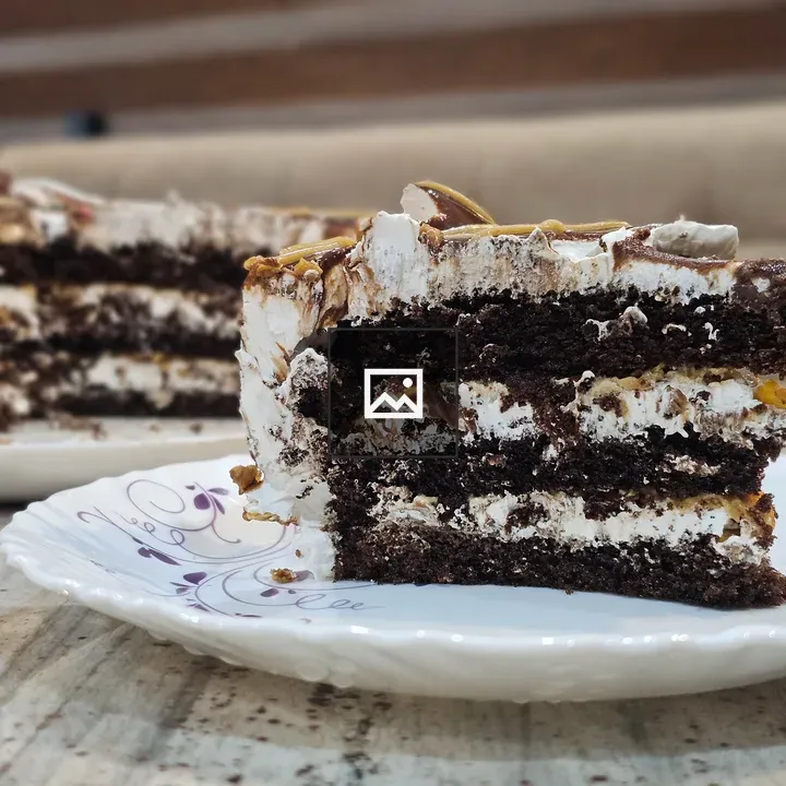 Chocolate cake with white frosting