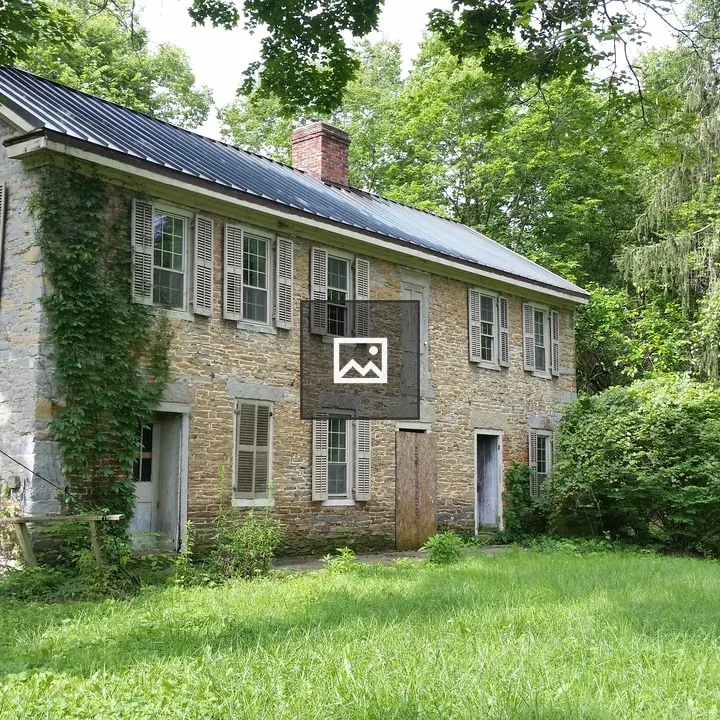 Abandoned farmhouse