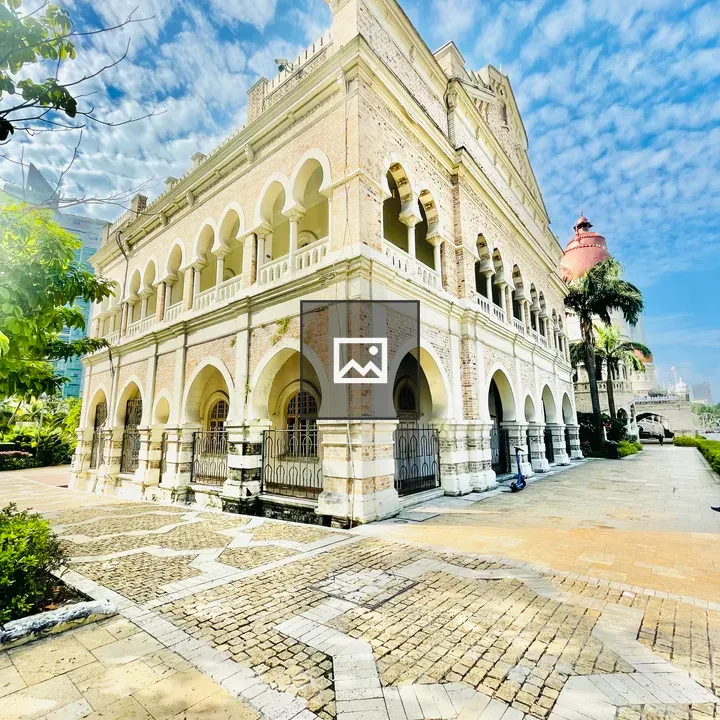 Sultan Abdul Samadhi building side view
