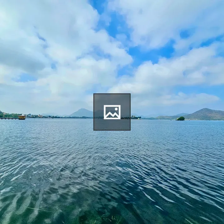 Fateh Sagar Lake shore