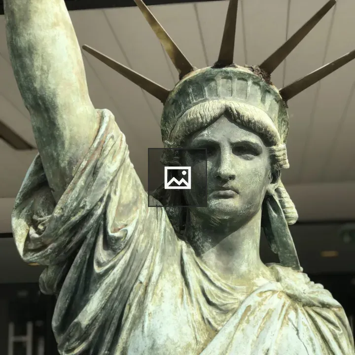 Statue of Liberty replica chest-up