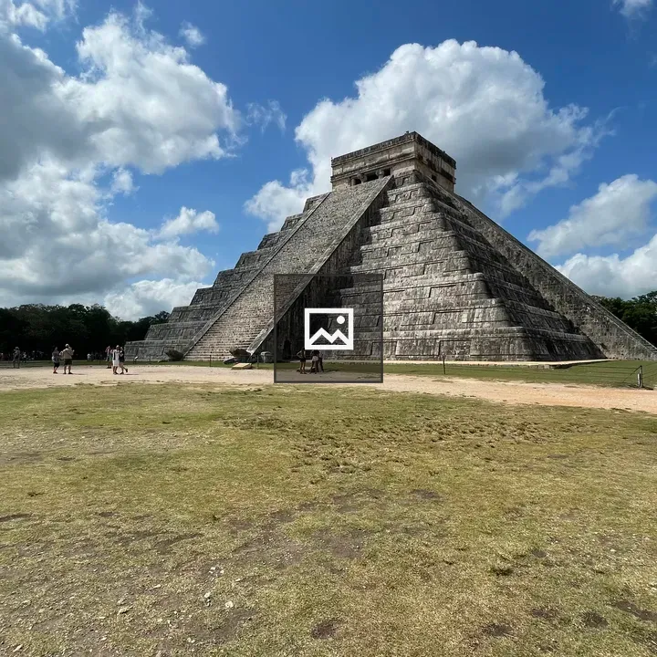 Chichén Itzá Pyramid Landscape