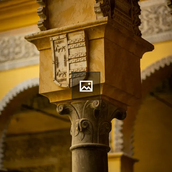 Pillar ornament at Palacio de las Dueñas