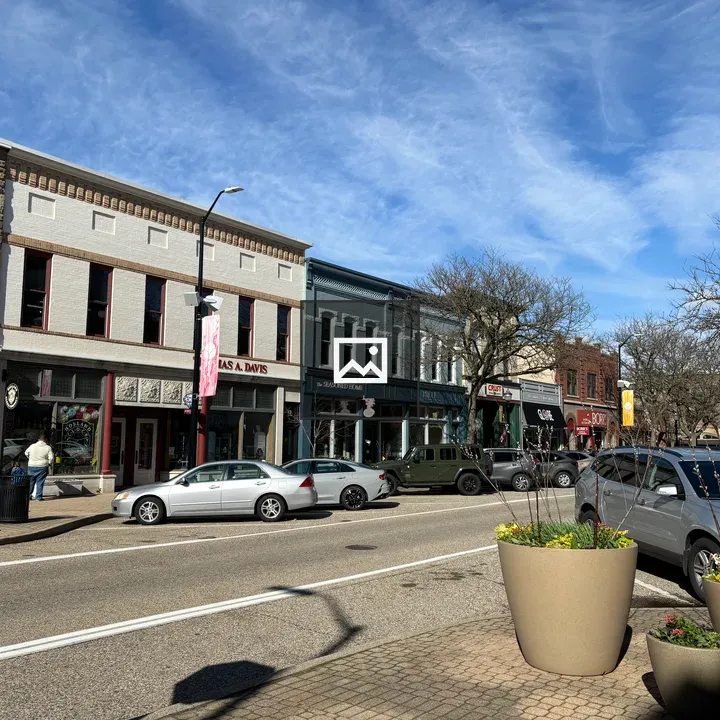 8th Street Holland storefronts