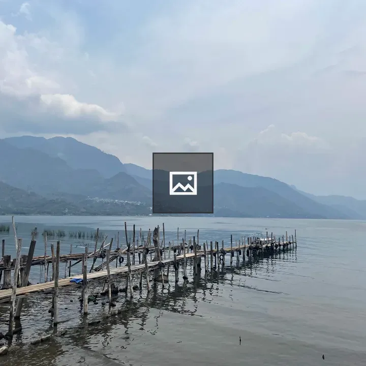 Lago Atitlán Panajachel Scene