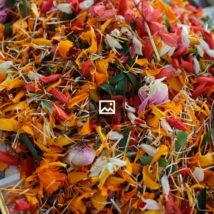 Petal confetti bouquet