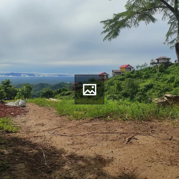 H hillside homes with path in Mirinja Valley