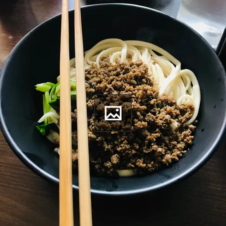 Noodles with minced meat in dark bowl