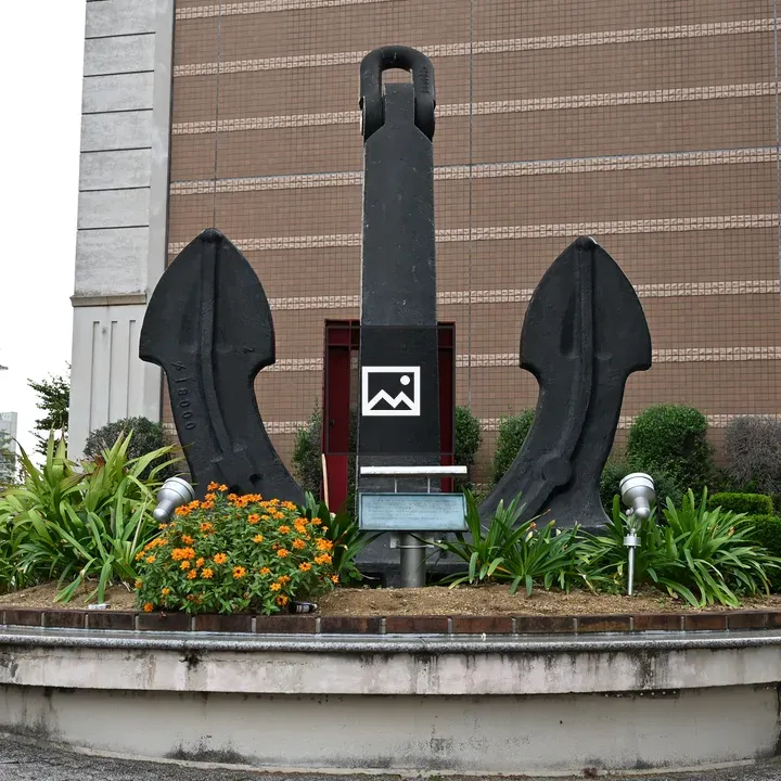 Anchor monument with building and greenery