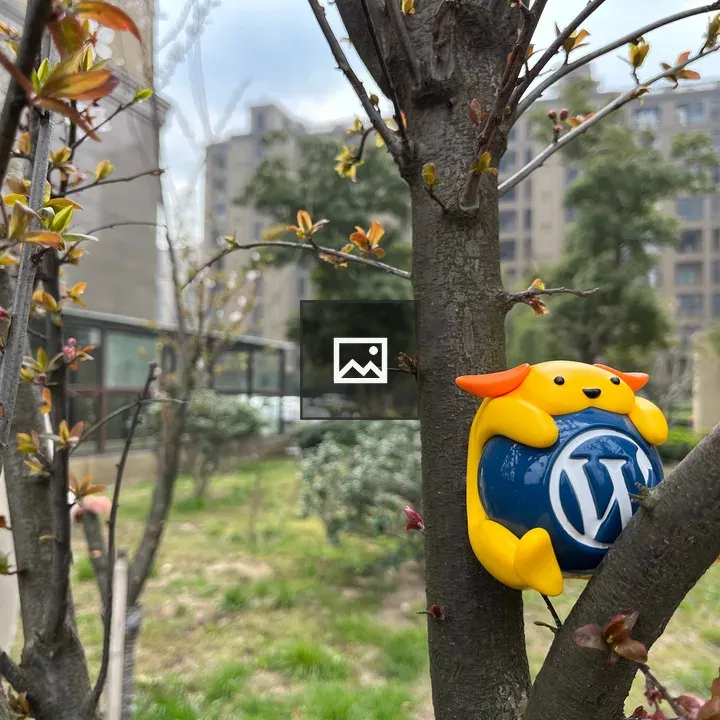 Nature Wapuu on a Branch