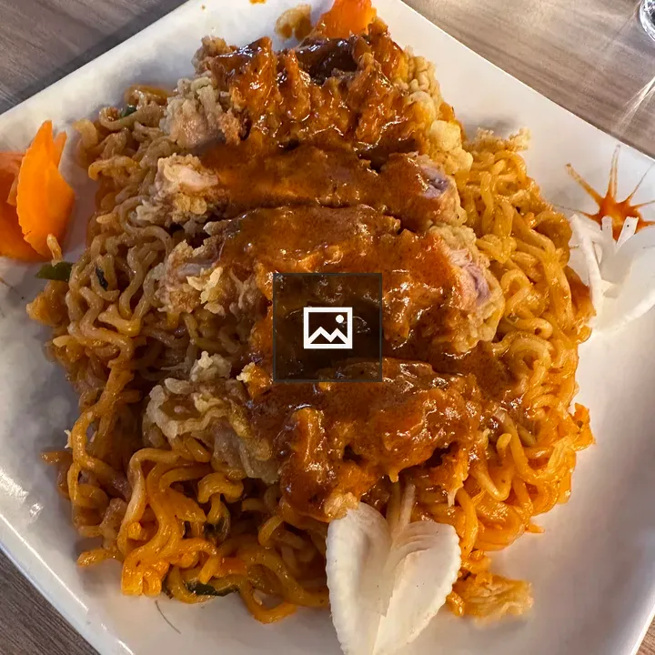 Noodles with light gravy