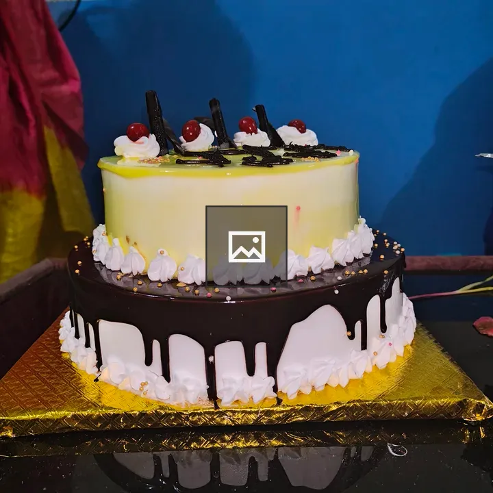 Two-tiered cake with yellow top