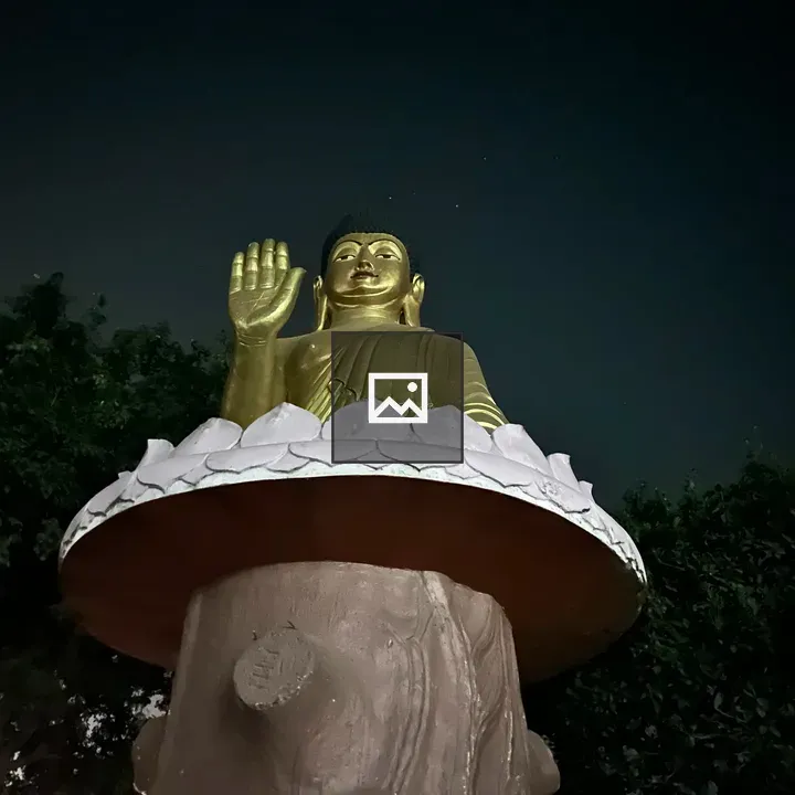 Statue of Gautam Buddha by Narayani River