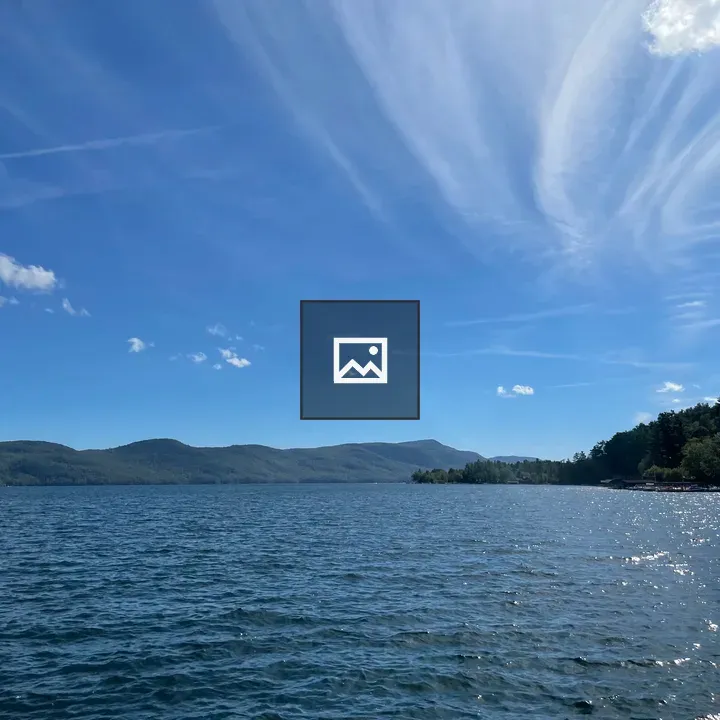 Sunny day on Saratoga Lake
