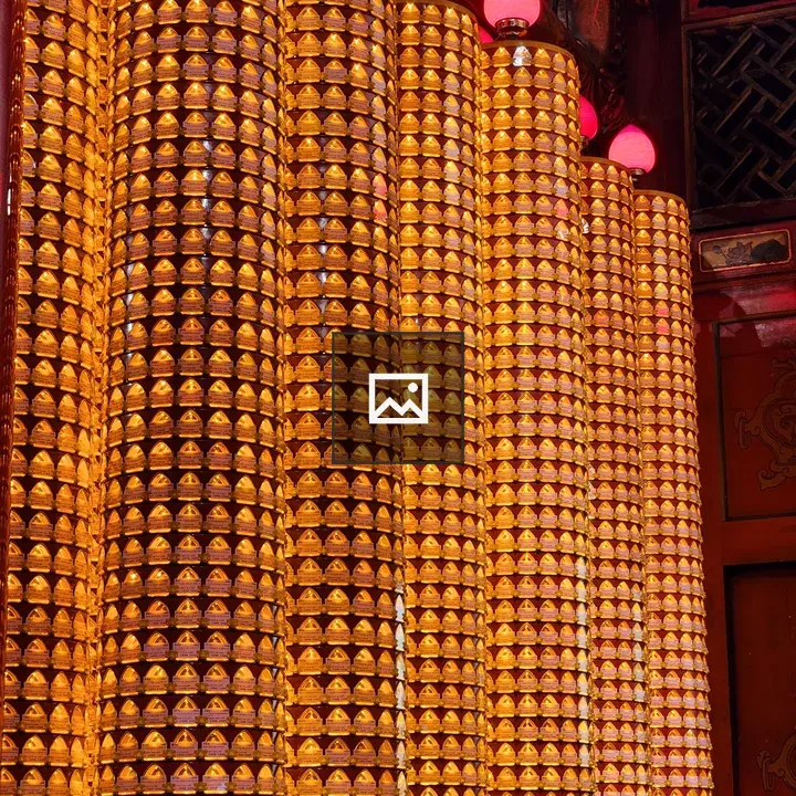 Pillars with lamps in Taipei temple