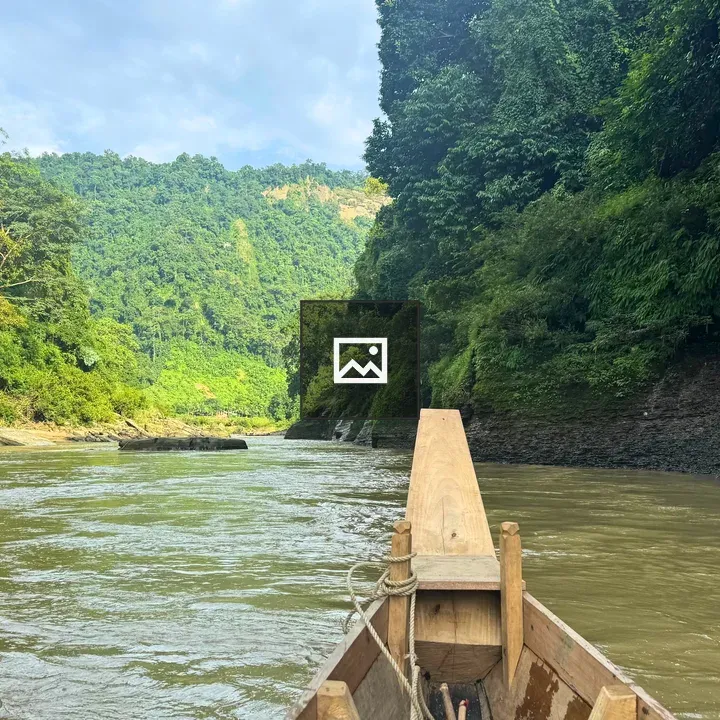 Wooden boat on Sangu River