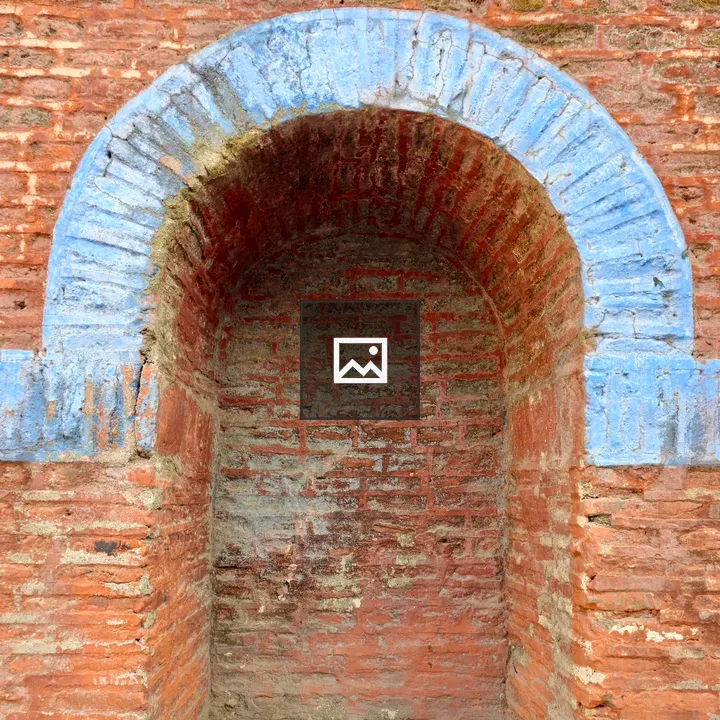 Worn Arch Brick Niche