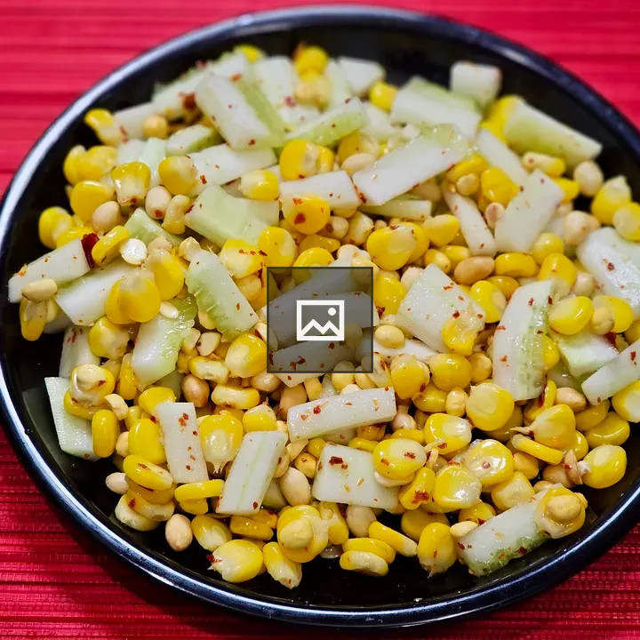 Salad Bowl with Corn and Peanuts