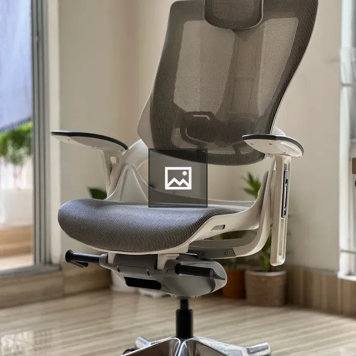 Ergonomic desk chair